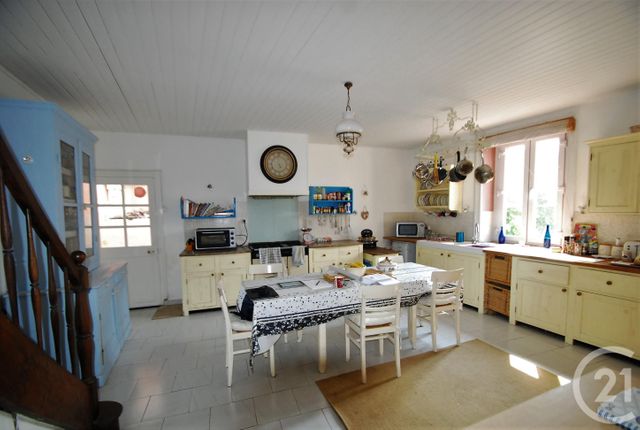 maison à vendre - 9 pièces - 237.5 m2 - LASSAY LES CHATEAUX - 53 - PAYS-DE-LOIRE - Century 21 Agence Pays D'Andaines