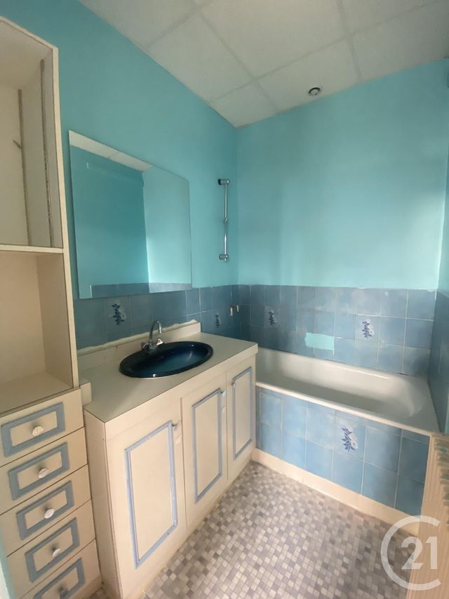 Appartement à louer - 5 pièces - 122.0 m2 - LASSAY LES CHATEAUX - 53 - PAYS-DE-LOIRE - Century 21 Agence Pays D'Andaines