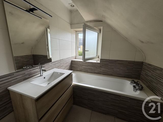 maison à vendre - 4 pièces - 88.5 m2 - AMBRIERES LES VALLEES - 53 - PAYS-DE-LOIRE - Century 21 Agence Pays D'Andaines